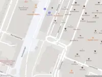 Ambulance met grote spoed naar de Metroplein in Rotterdam