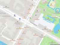 Ambulance met grote spoed naar de Plantage Middenlaan in Amsterdam