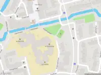 Politie met grote spoed naar de Kalfjeslaan in Delft vanwege ongeval met letsel