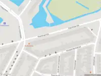 Ambulance met grote spoed naar de Vlaardingerdijk in Schiedam