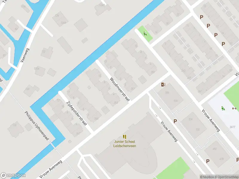 Ambulance met grote spoed naar de Woudmeerstraat in 's-Gravenhage