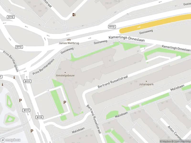 Ambulance met grote spoed naar de Schagerlaan in Amsterdam