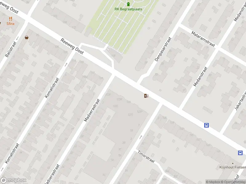 Ambulance met grote spoed naar de Reeweg Oost in Dordrecht