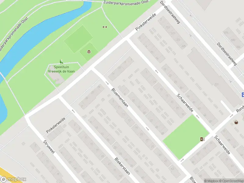 Ambulance met grote spoed naar de Bloemenlaan in Rotterdam