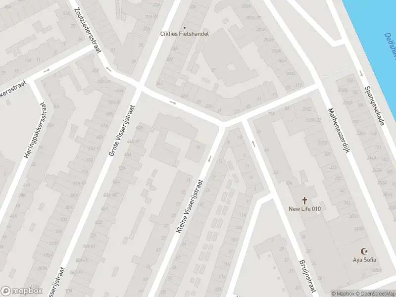 Ambulance met grote spoed naar de Grote Visserijstraat in Rotterdam