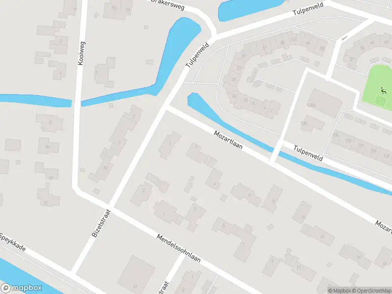 Brandweer met grote spoed naar de Mozartlaan in Castricum vanwege een buitenbrand