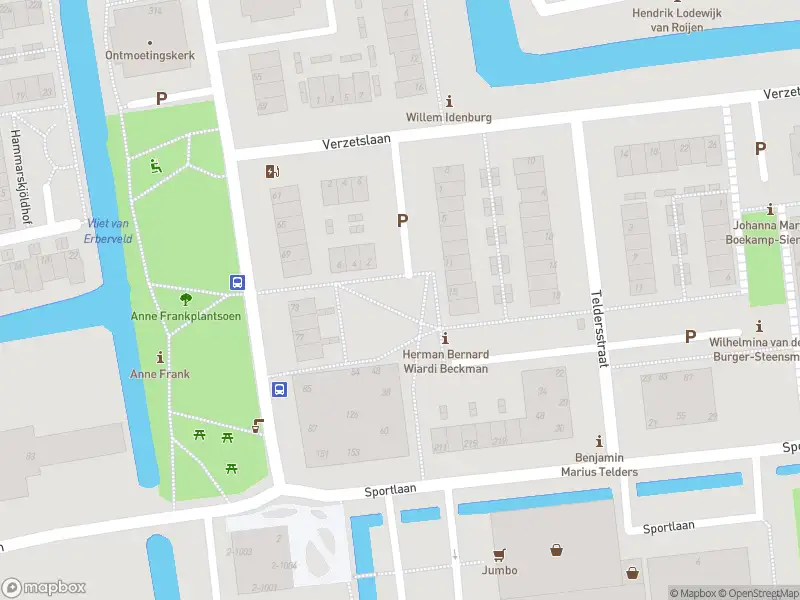 Ambulance met grote spoed naar de Wiardi Beckmanhof in Gouda