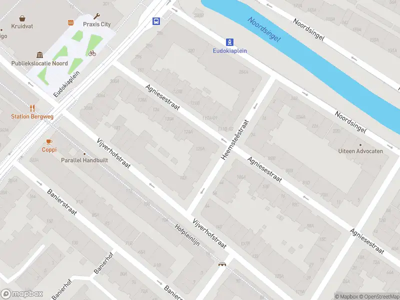 Ambulance met grote spoed naar de Agniesestraat in Rotterdam