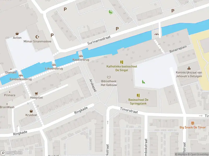 Ambulance met grote spoed naar de Arubapad in Leiden