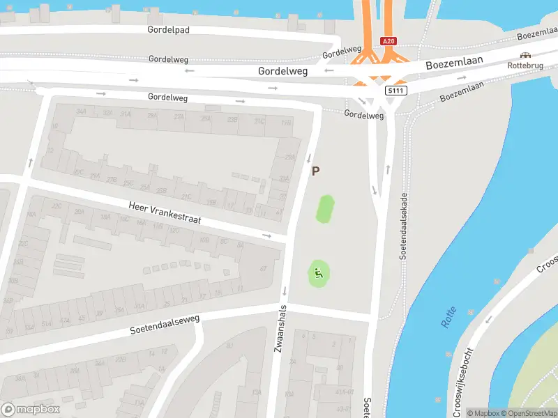 Ambulance met grote spoed naar de Soetendaalsestraat in Rotterdam