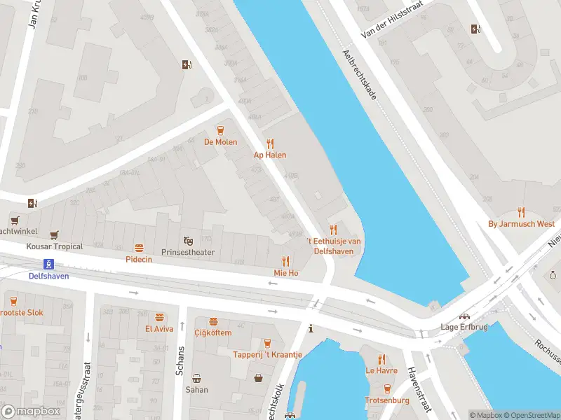 Ambulance met gepaste spoed naar de Mathenesserdijk in Rotterdam