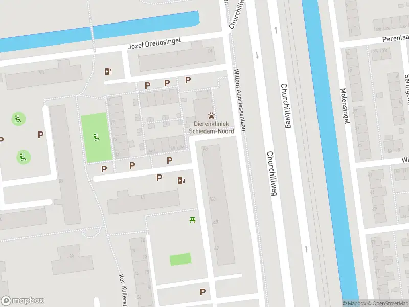 Ambulance met grote spoed naar de Albert van Raalteplein in Schiedam