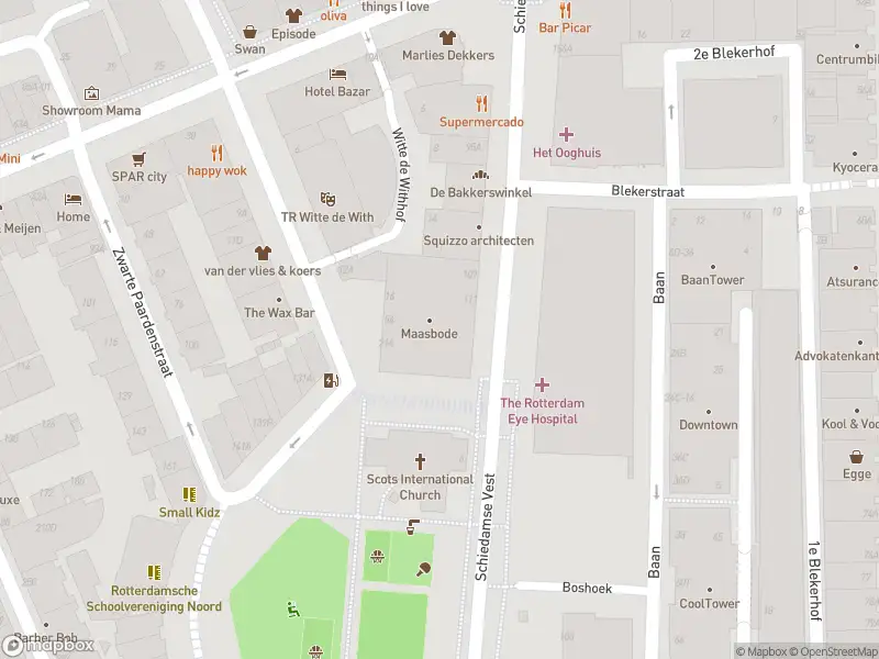 Ambulance met grote spoed naar de Schiedamse Vest in Rotterdam