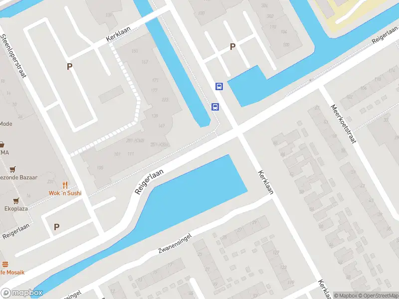 Ambulance met grote spoed naar de Kerklaan in Capelle aan den IJssel