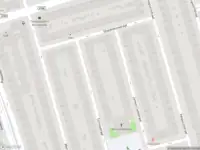 Ambulance met grote spoed naar de Torresstraat in Amsterdam