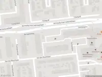 Ambulance met grote spoed naar de Evertsenplein in Hellevoetsluis