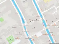 Ambulance met grote spoed naar de Oude Kerkstraat in Delft