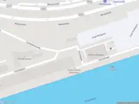 Ambulance met grote spoed naar de Westkousdijk in Rotterdam