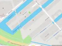 Ambulance met grote spoed naar de Memeleiland in Amsterdam