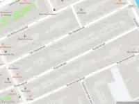 Ambulance met grote spoed naar de Dora Tamanaplein in Amsterdam