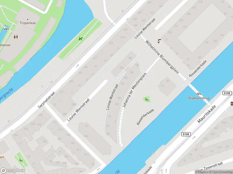 Ambulance met grote spoed naar de Louise Wentstraat in Amsterdam