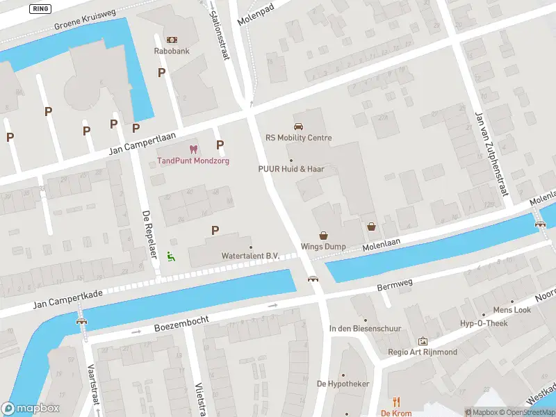 Ambulance met grote spoed naar de Stationsstraat in Spijkenisse