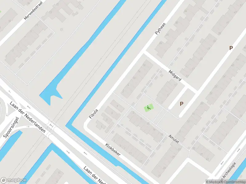 Ambulance met grote spoed naar de Pytheas in Beverwijk