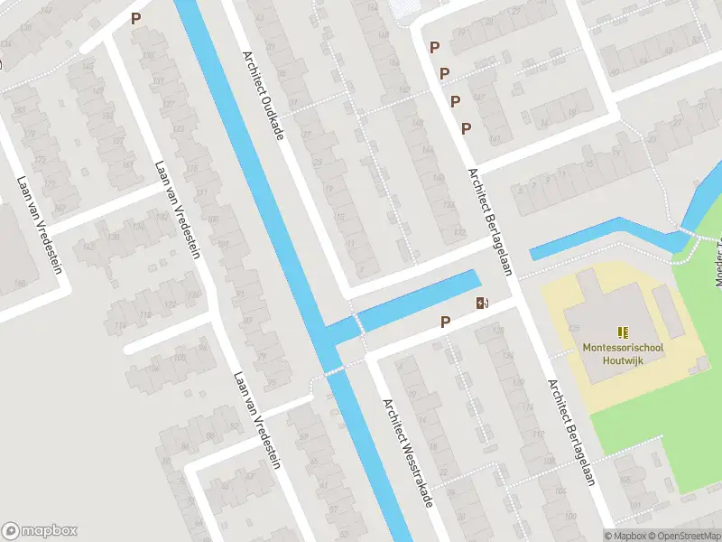 Brandweer met gepaste spoed naar de Architect Oudkade in 's-Gravenhage vanwege afhijsen patient