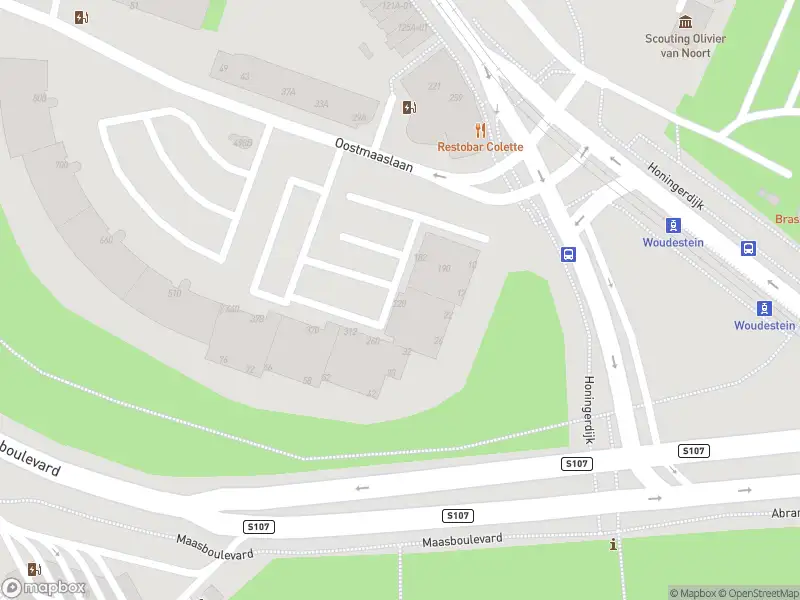 Ambulance met gepaste spoed naar de Oostmaaslaan in Rotterdam