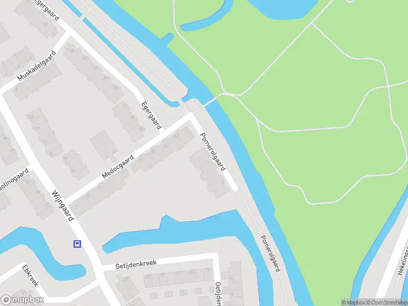 Ambulance met grote spoed naar de Pomerolgaard in Spijkenisse