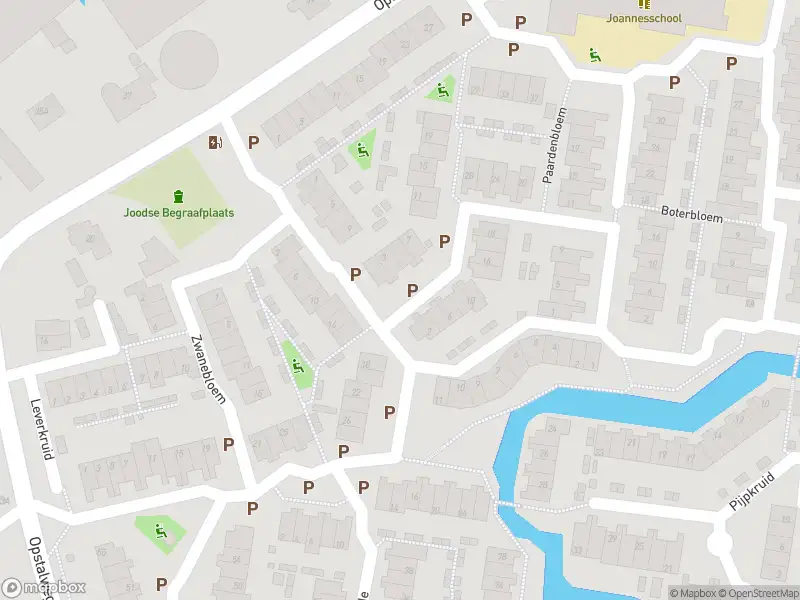 Ambulance met grote spoed naar de Dovenetel in Naaldwijk