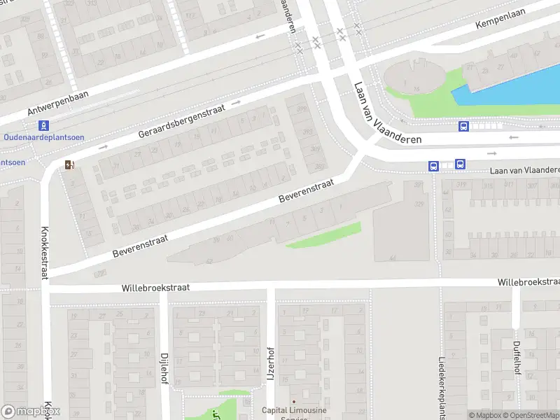 Ambulance met grote spoed naar de Beverenstraat in Amsterdam