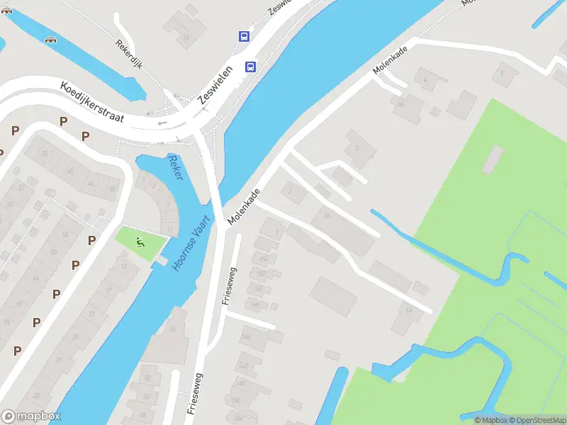 Ambulance met grote spoed naar de Molenkade in Alkmaar