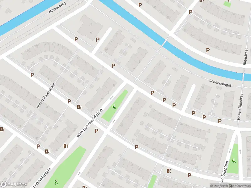 Ambulance met grote spoed naar de Wim Sonneveldplein in 's-Gravenhage