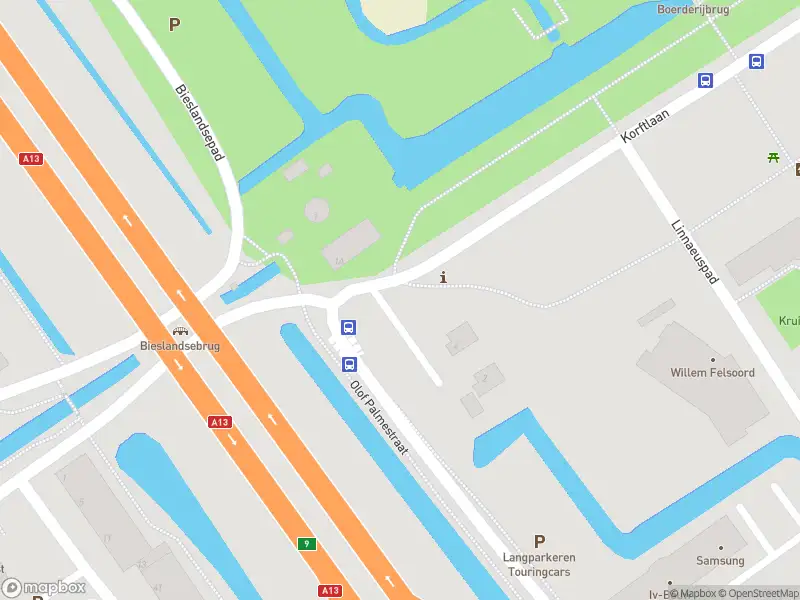 Ambulance met grote spoed naar de Korftlaan in Delft