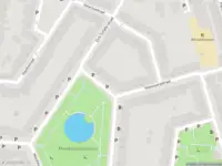 Ambulance met grote spoed naar de Mendelssohnplein in Vlaardingen