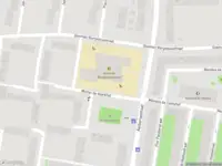 Ambulance met grote spoed naar de Van Karnebeekstraat in Amsterdam