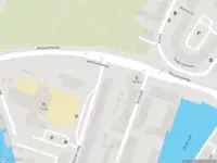 Ambulance met grote spoed naar de Delftseveerweg in Vlaardingen