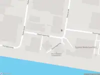 Ambulance met grote spoed naar de Stoomloggerweg in Vlaardingen