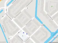 Ambulance met grote spoed naar de Annie van Eesstraat in Leiden