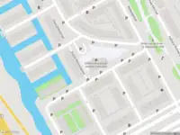 Ambulance met grote spoed naar de Sophie Redmondplein in Amsterdam