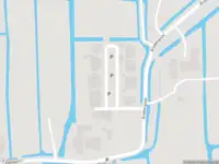 Ambulance met grote spoed naar de Uilengouw in Amsterdam