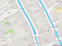 Ambulance met gepaste spoed naar de Voorstraat in Delft