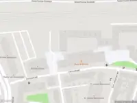 Politie met grote spoed naar de Brouwhuisplein in Breda vanwege steekincident