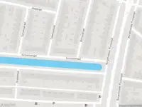 Ambulance met gepaste spoed naar de Surinamesingel in Vlaardingen