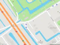 Ambulance met grote spoed naar de Korftlaan in Delft