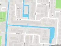 Ambulance met grote spoed naar de De Elzen in Lekkerkerk