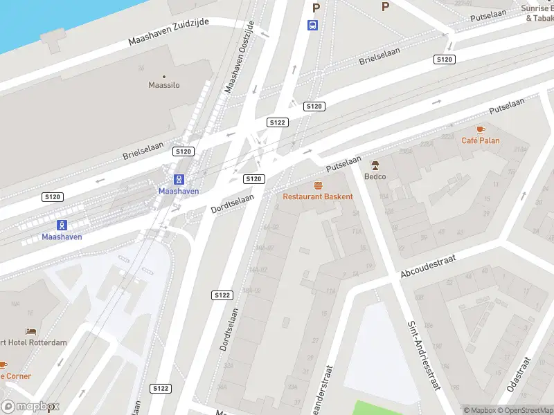 Ambulance met grote spoed naar de Dordtselaan in Rotterdam