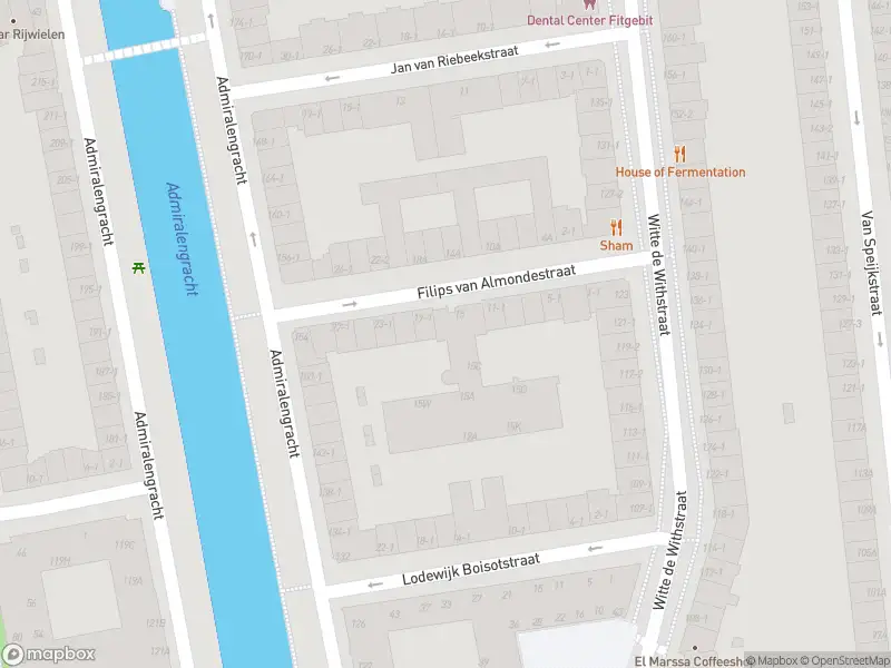 Ambulance met grote spoed naar de Jan van Riebeekstraat in Amsterdam