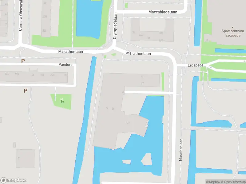 Ambulance met grote spoed naar de Marathonlaan in Amstelveen